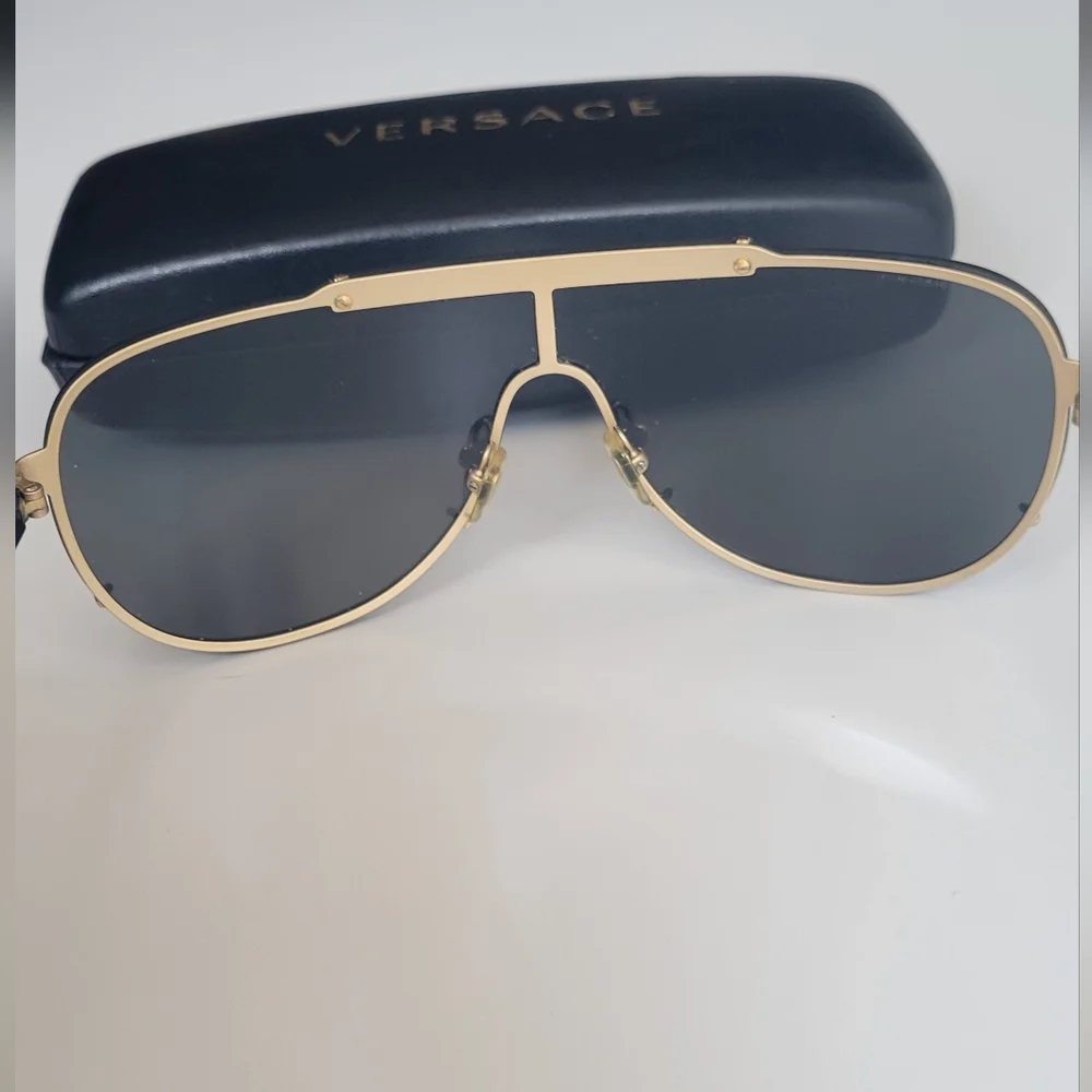 Versace Black and Gold Sunglasses VE2140 - Picture 5 of 15